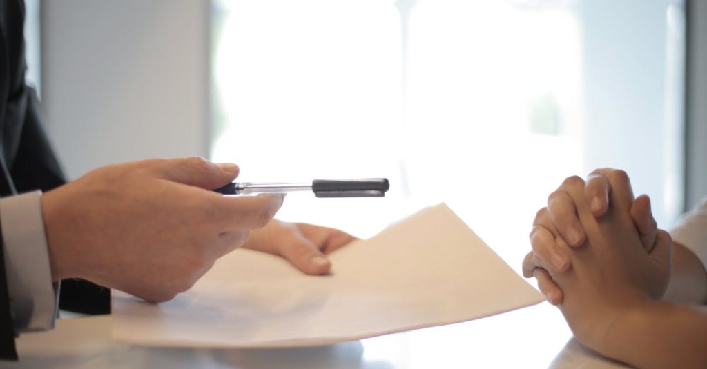 découvrez l'assurance emprunteur : protection essentielle pour votre prêt immobilier ou personnel. protégez vos proches et vos finances en cas d'incapacité de remboursement grâce à des solutions adaptées à vos besoins.