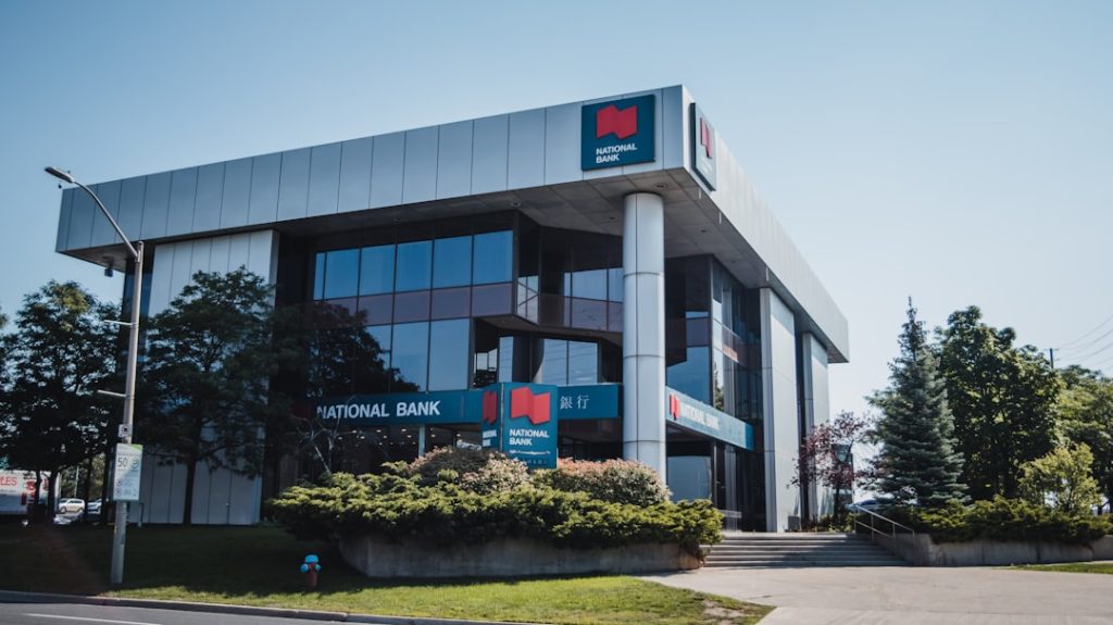 découvrez l'assurance emprunteur, un outil essentiel pour protéger votre prêt en cas de coup dur. protégez vos finances et rassurez votre prêteur avec une couverture adaptée à vos besoins.