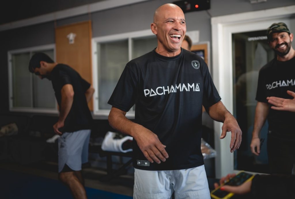 découvrez le monde captivant du mma (mixed martial arts) : le sport de combat ultime alliant techniques de diverses disciplines, stratégie et courage. plongez dans l'univers des compétitions, des athlètes inspirants et des événements palpitants qui font vibrer les passionnés de sports de combat.