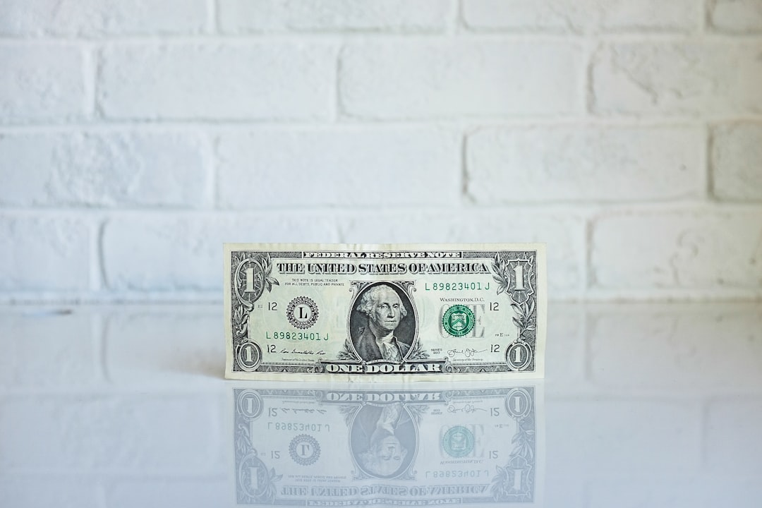 découvrez comment le terme 'borrower' influence le monde des prêts et financements. apprenez ce que signifie être un emprunteur, les droits et les obligations associés, ainsi que des conseils pour gérer vos emprunts efficacement.