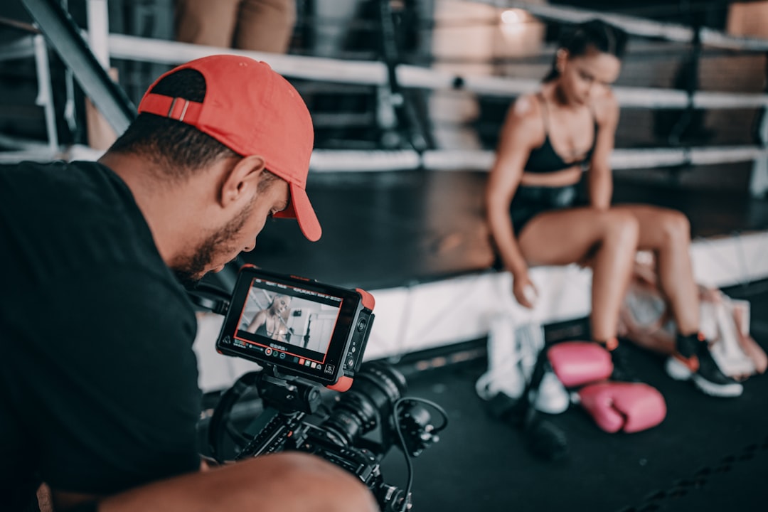 découvrez l'univers fascinant du mma, un sport de combat alliant techniques de lutte et arts martiaux. apprenez-en davantage sur les règles, les techniques, les combats emblématiques et l'évolution de cette discipline spectaculaire qui passionne des millions de fans à travers le monde.