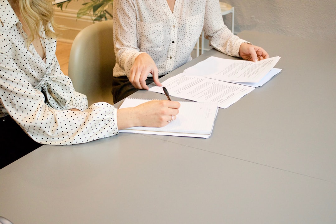 découvrez comment négocier votre assurance hypothécaire pour obtenir les meilleures conditions et réduire vos coûts. notre guide complet vous aide à comprendre les enjeux et les stratégies efficaces pour maximiser vos économies.
