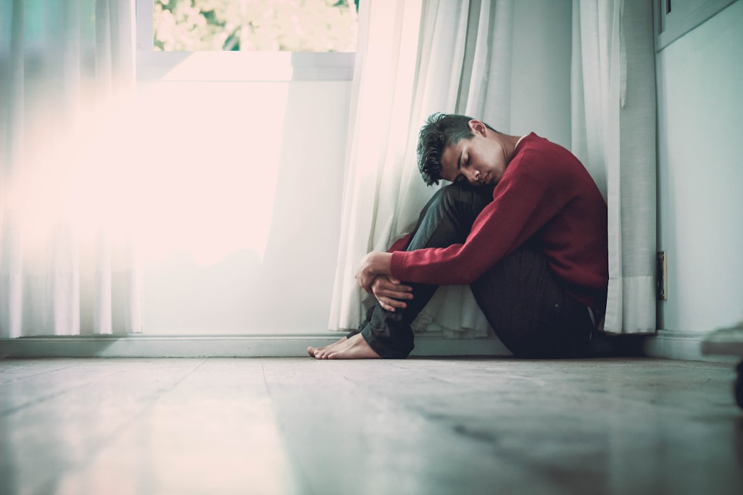 découvrez des stratégies efficaces pour surmonter l'anxiété et retrouver sérénité. apprenez à gérer vos émotions, à adopter des techniques de relaxation et à renforcer votre bien-être mental. reprenez le contrôle de votre vie avec nos conseils pratiques.