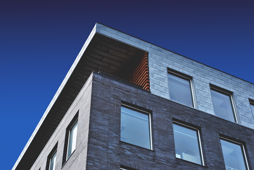 découvrez l'assurance habitation, une protection essentielle pour votre propriété. protégez vos biens contre les dommages, les vols et les imprévus grâce à nos solutions d'assurance adaptées à vos besoins. assurez-vous la tranquillité d'esprit avec une couverture complète.