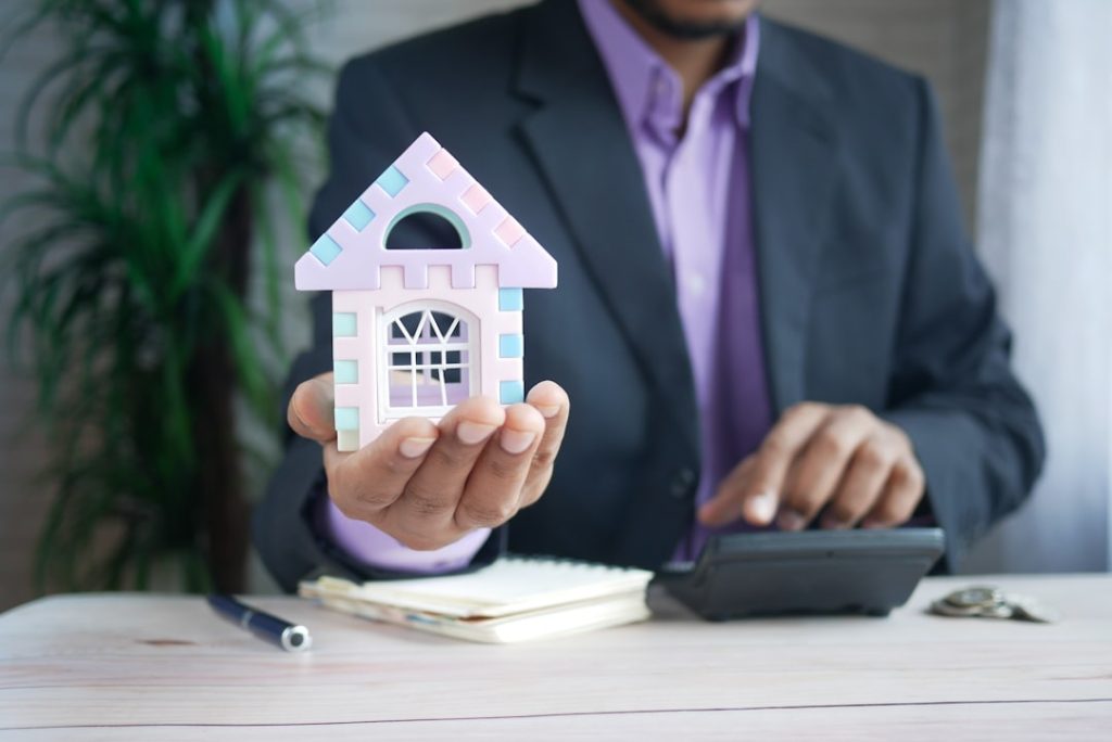 découvrez les dernières tendances des taux hypothécaires en france et obtenez des conseils pour optimiser vos prêts. restez informé des fluctuations du marché pour réaliser votre projet immobilier en toute sérénité.