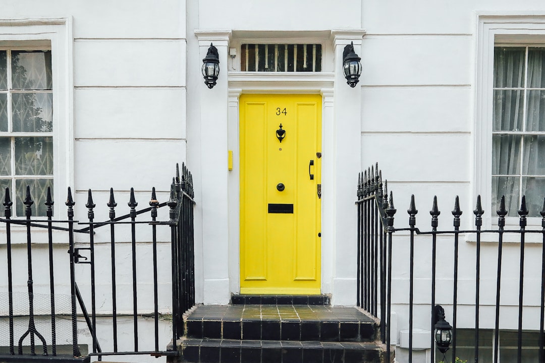 découvrez notre assurance habitation qui vous protège contre les imprévus. profitez d'une couverture complète pour votre maison et vos biens, avec des options personnalisées pour répondre à vos besoins spécifiques. sécurisez votre domicile en toute sérénité.