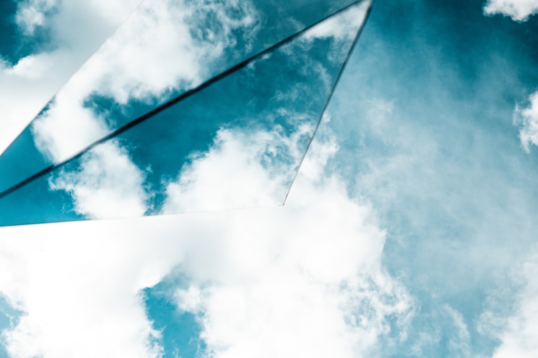 découvrez l'art de la réflexion avec notre guide complet. apprenez à approfondir votre pensée, à développer votre autocritique et à enrichir votre vie personnelle et professionnelle grâce à des techniques de réflexion efficaces.