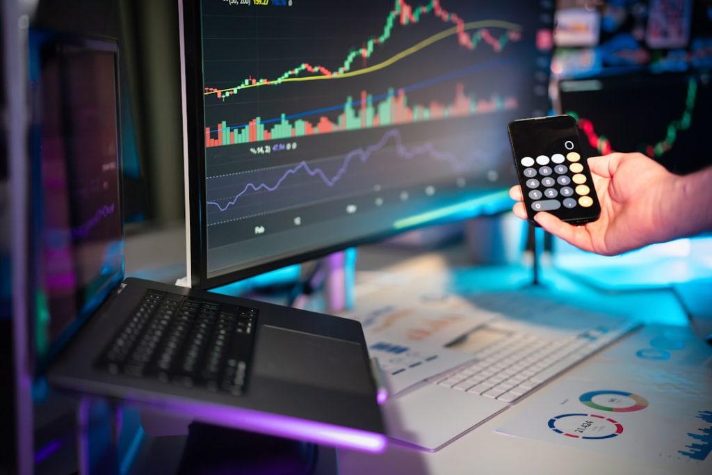 découvrez tout ce que vous devez savoir sur le métier de broker. apprenez les stratégies d'investissement, les outils indispensables et les conseils d'experts pour réussir dans le monde de la finance.