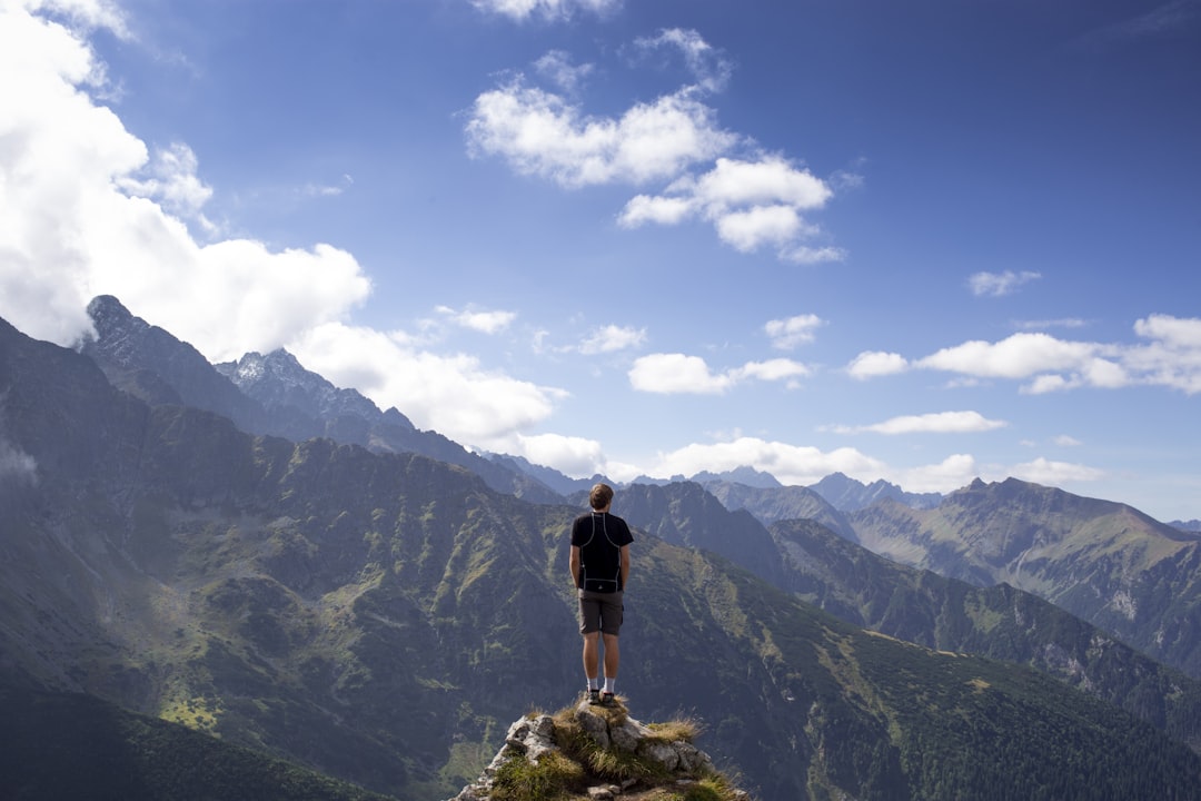 découvrez comment surmonter les défis de la vie quotidienne et professionnelle. cet article explore divers types de challenges et vous fournit des stratégies pratiques pour les aborder avec succès.