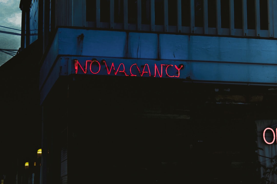 découvrez tout ce qu'il faut savoir sur la responsabilité des employeurs. apprenez comment protéger votre entreprise et vos employés en comprenant les obligations légales et les meilleures pratiques en matière de sécurité au travail.
