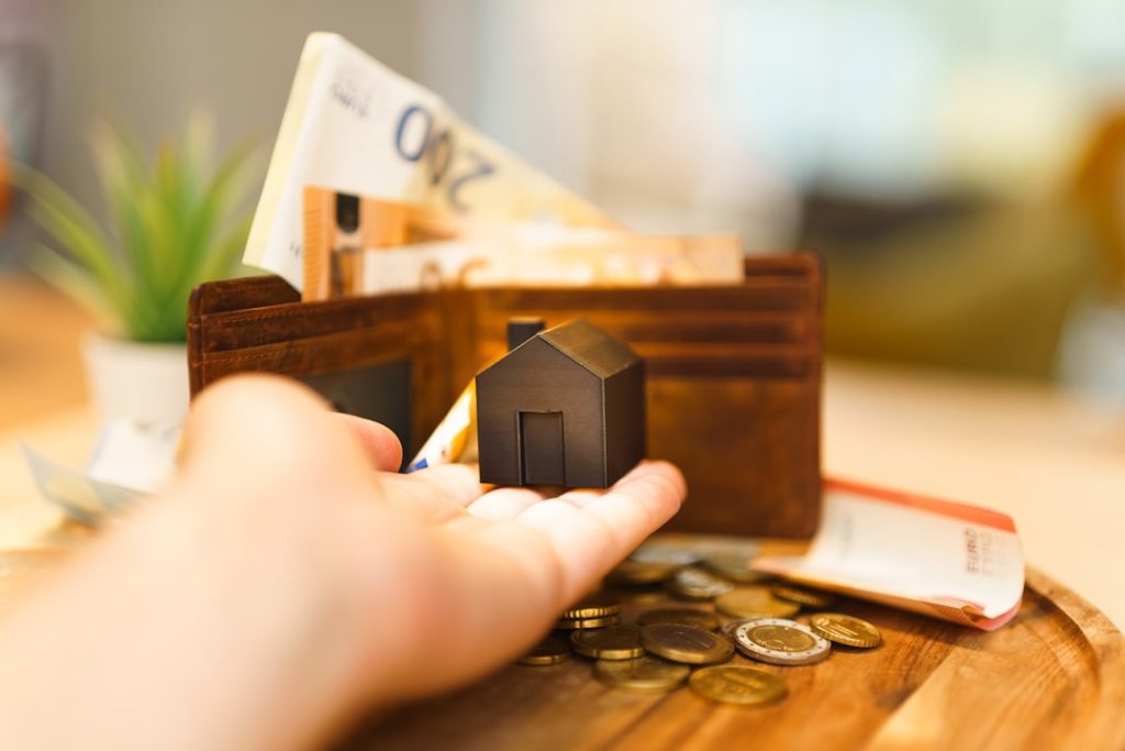 découvrez l'assurance hypothécaire, une protection essentielle pour assurer votre emprunt immobilier. protégez votre investissement et garantissez la sécurité financière de votre famille en cas d'imprévu. informez-vous sur les avantages, les types et les coûts de cette assurance pour mieux anticiper l'avenir.