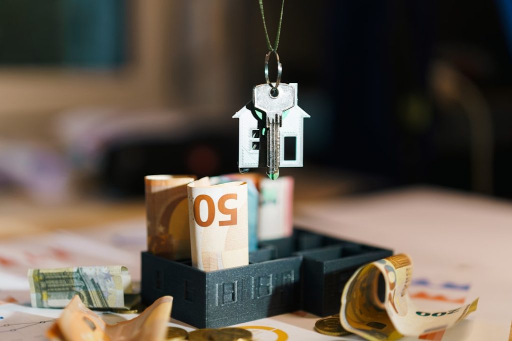 découvrez les implications et le processus de la démission d'hypothèque : ce que vous devez savoir pour naviguer dans cette situation financière complexe.