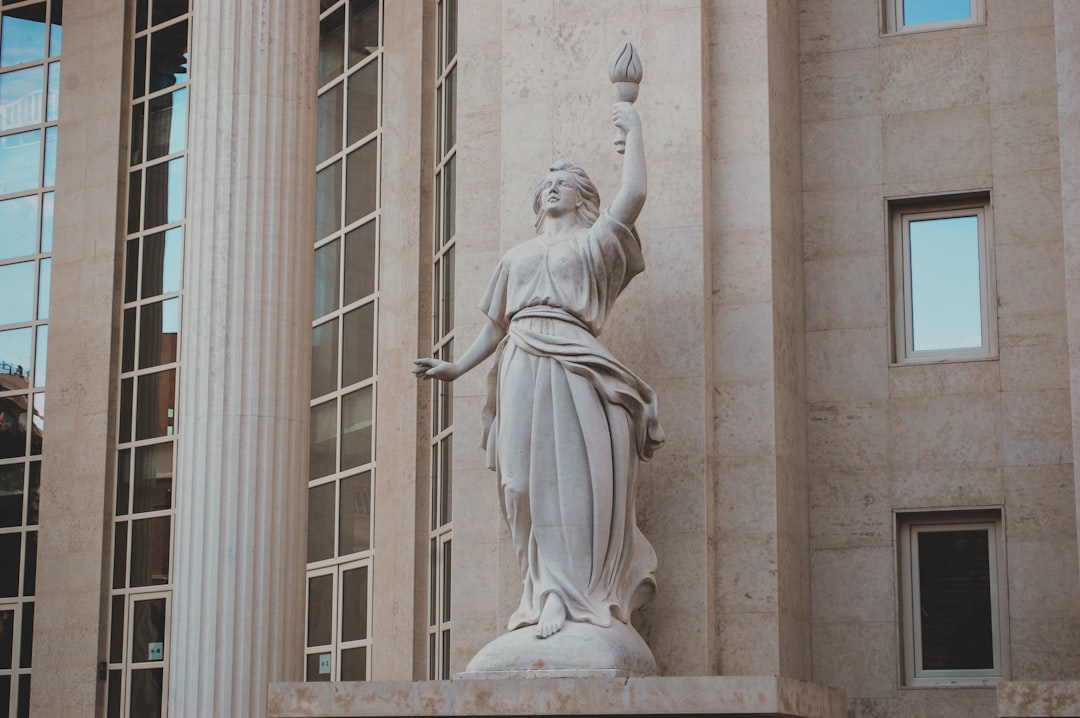 découvrez le cabinet d'avocats lemoine law, spécialisé en droit des affaires et droit pénal. bénéficiez d'une expertise juridique de qualité pour accompagner vos projets et défendre vos intérêts.