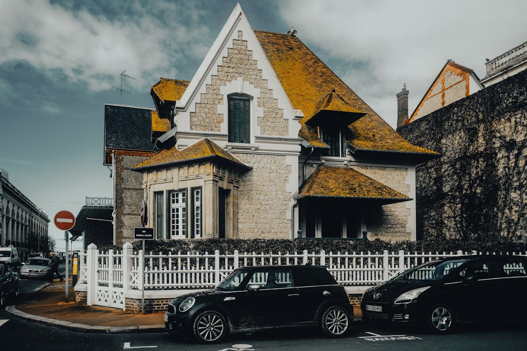 découvrez tout ce qu'il faut savoir sur l'assurance hypothécaire : définition, avantages, types, et comment elle protège votre investissement immobilier. ne laissez pas l'incertitude vous freiner, garantit votre prêt hypothécaire dès aujourd'hui !